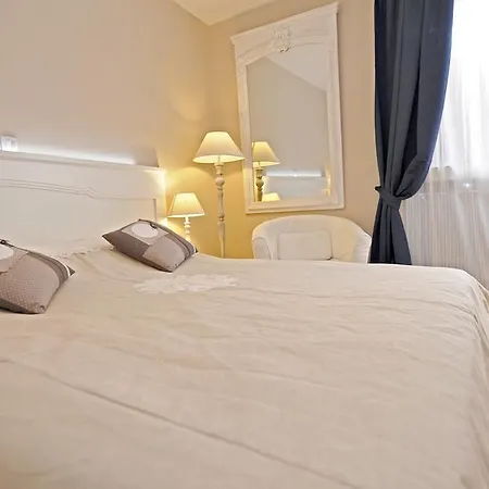 Tinel Old City Center 4*