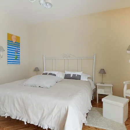 Gasthuis Tinel Old Center 4*