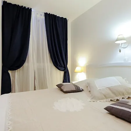 Tinel Old Center 4* זאדאר