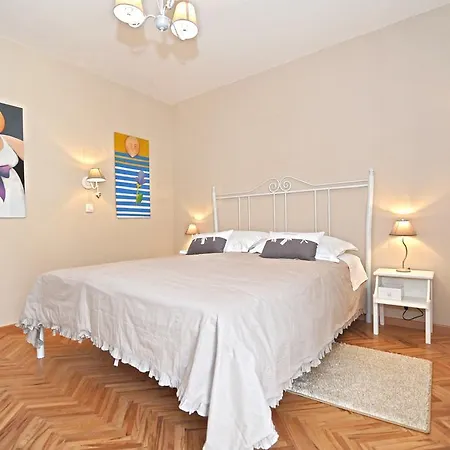 Tinel Old Center 4* Zara