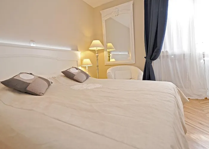 Tinel Old City Center 4*